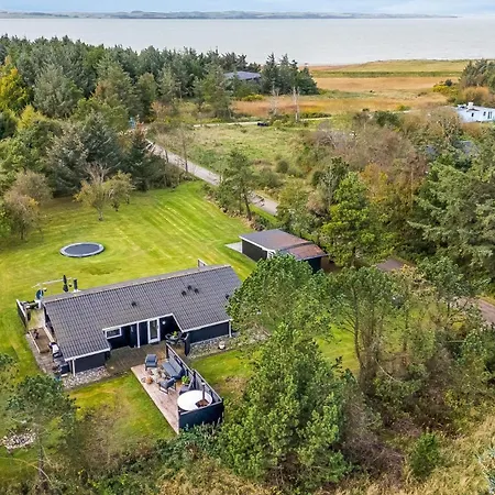 Сasa de vacaciones Lovely House In Scenic Surroundings Thyholm